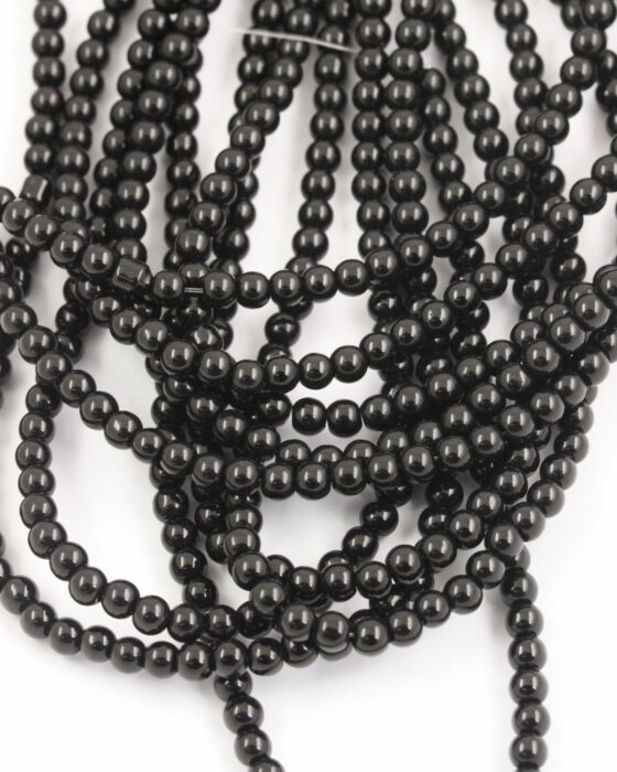 Glass beads 4mm Black