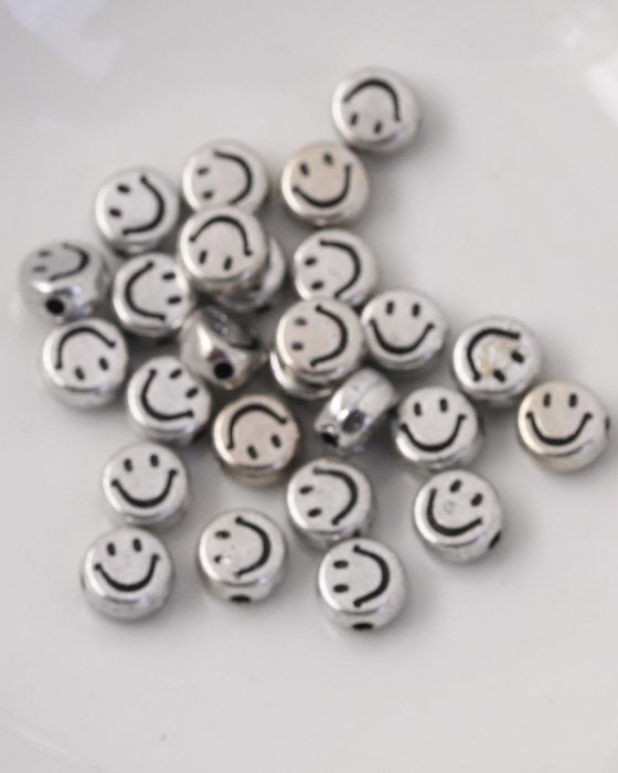 Smiley face plastic beads 8mm Silver