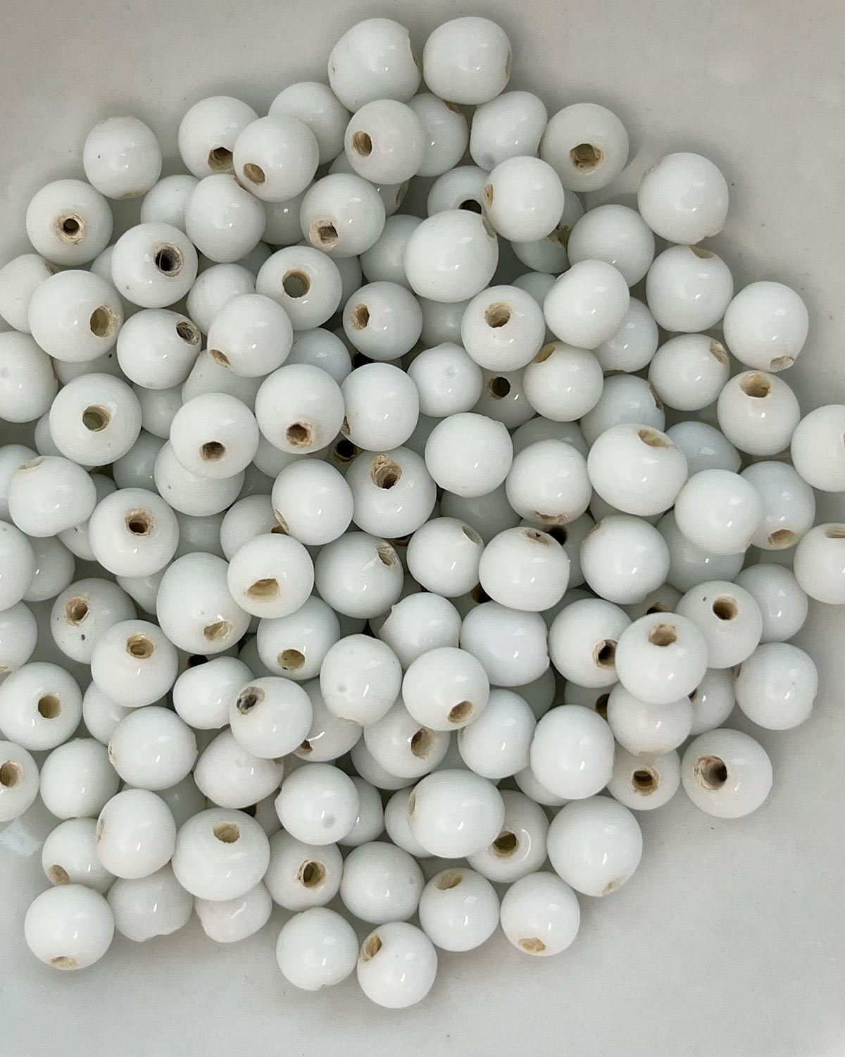 Round glass beads 5-6mm white