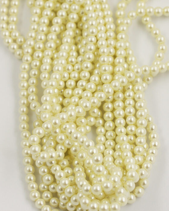 Imitation glass pearls vanilla 4mm