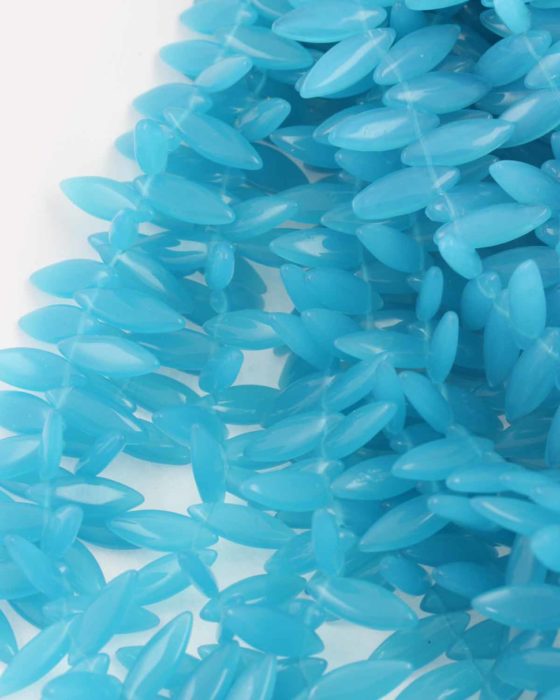 Spear shape glass bead blue