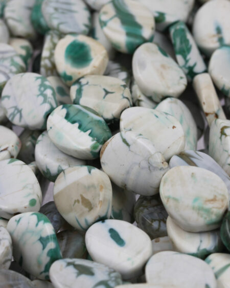 Dyed agate beads green