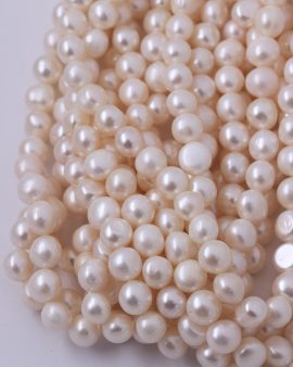 Fresh water pearls 10-12mm round white