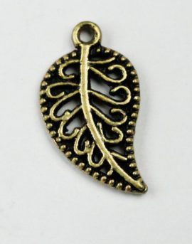 Curved leaf charm - Sold in packs of 20 pieces